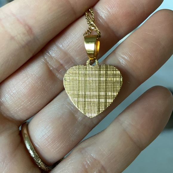 Vintage style gold tone fluted ribbed heart necklace - Picture 5 of 5